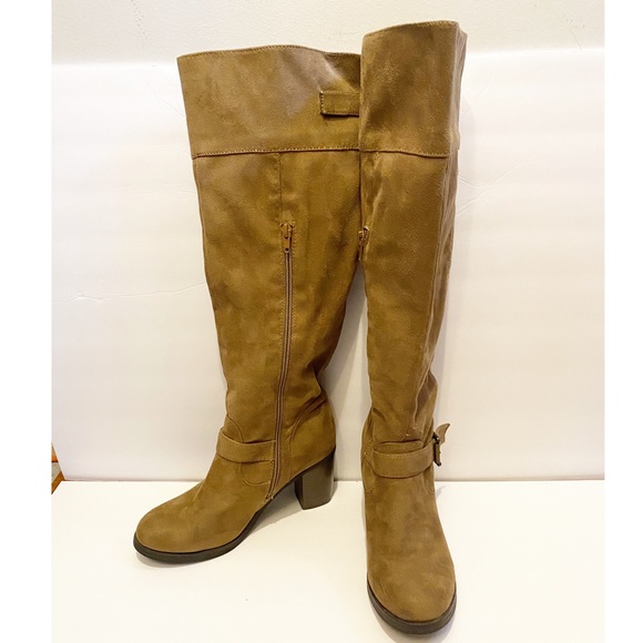 Gorgeous Knee-High Tan Suede Feel Boots - Picture 1 of 6